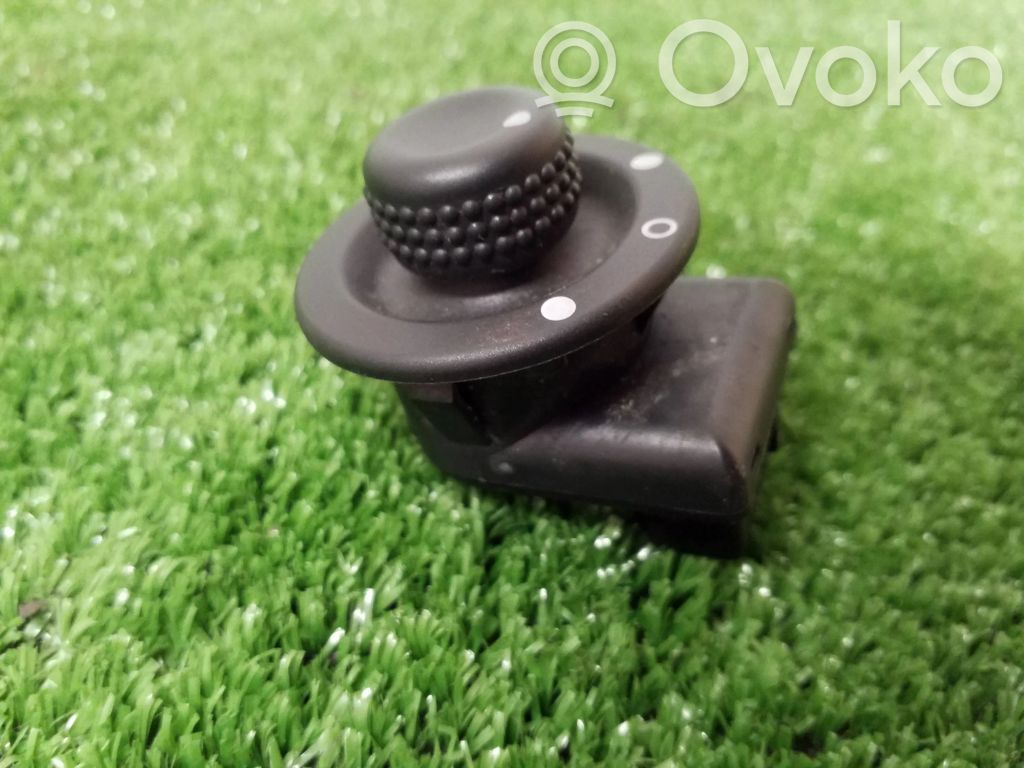 Opel Vivaro Wing mirror switch 