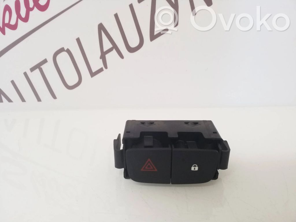 Hazard light switch   E3160101,E31606,E3160601