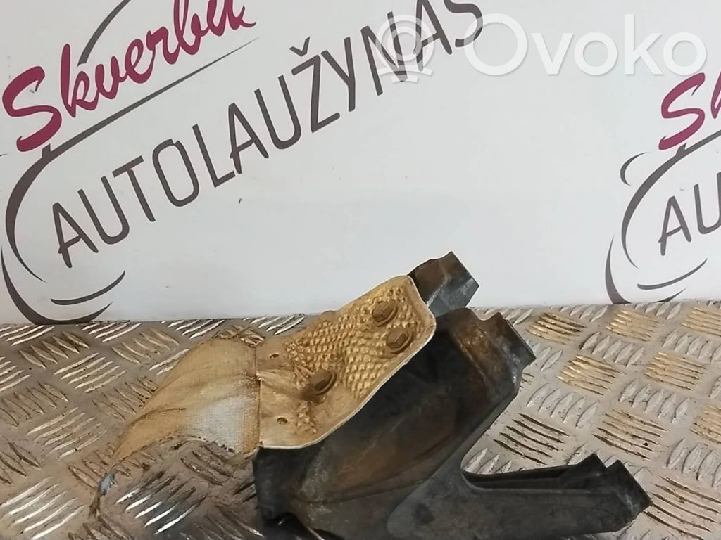 Audi A4 S4 B9 Engine mounting bracket 