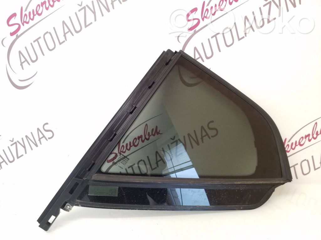 Volvo XC40 Ventanilla de ventilación de la puerta trasera 