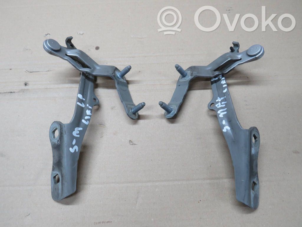 Engine bonnet/hood hinges