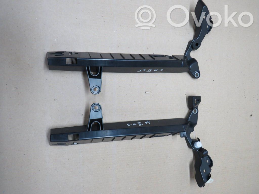Rear bumper mounting bracket   EM2BR519C05A