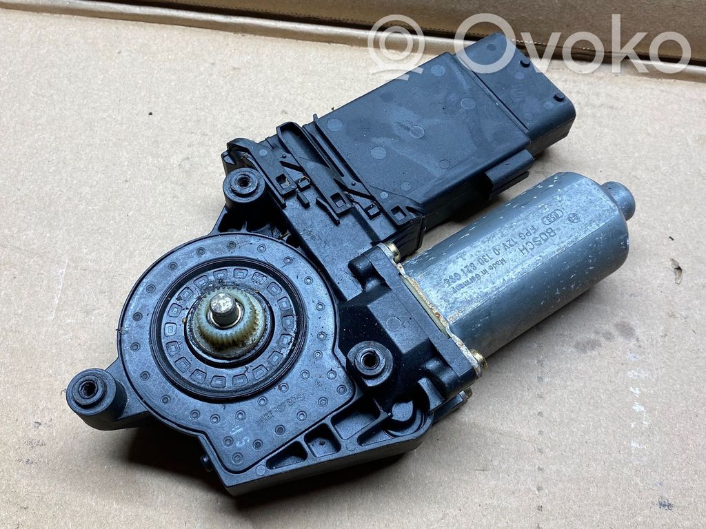 Volkswagen PASSAT B5 Silnik regulatora szyby drzwi przednich 