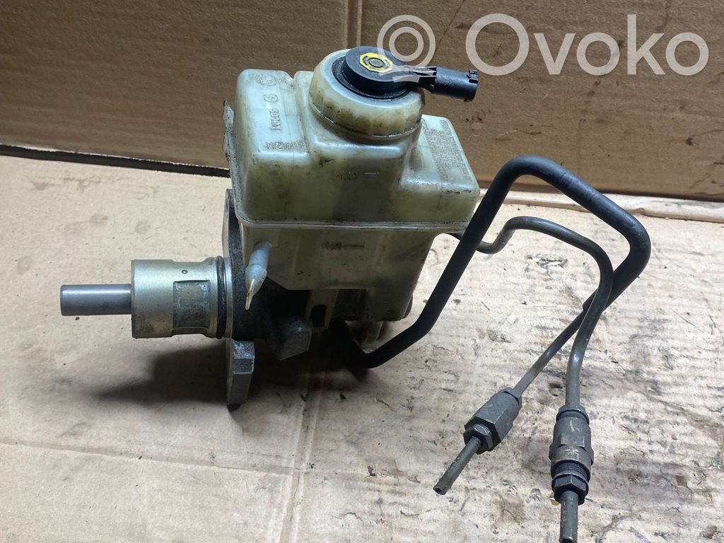 Master brake cylinder   32066792