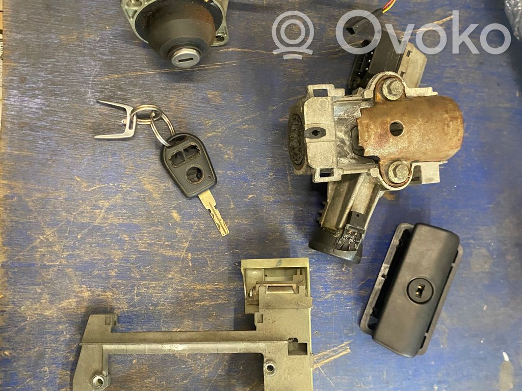 BMW 5 E39 Serratura esterna portellone 