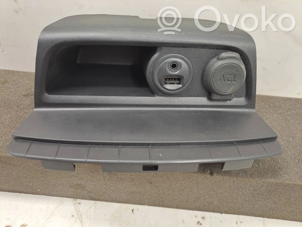 Peugeot 208 I Enchufe conector USB 