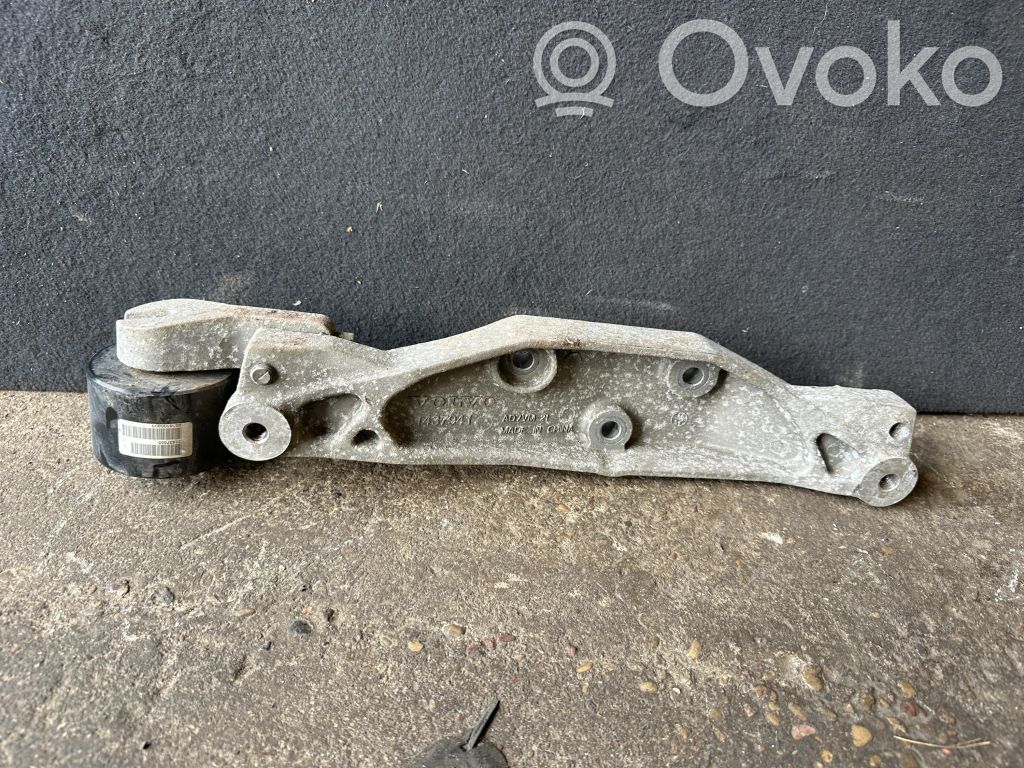 Volvo XC90 Rear differential/diff mount bracket 