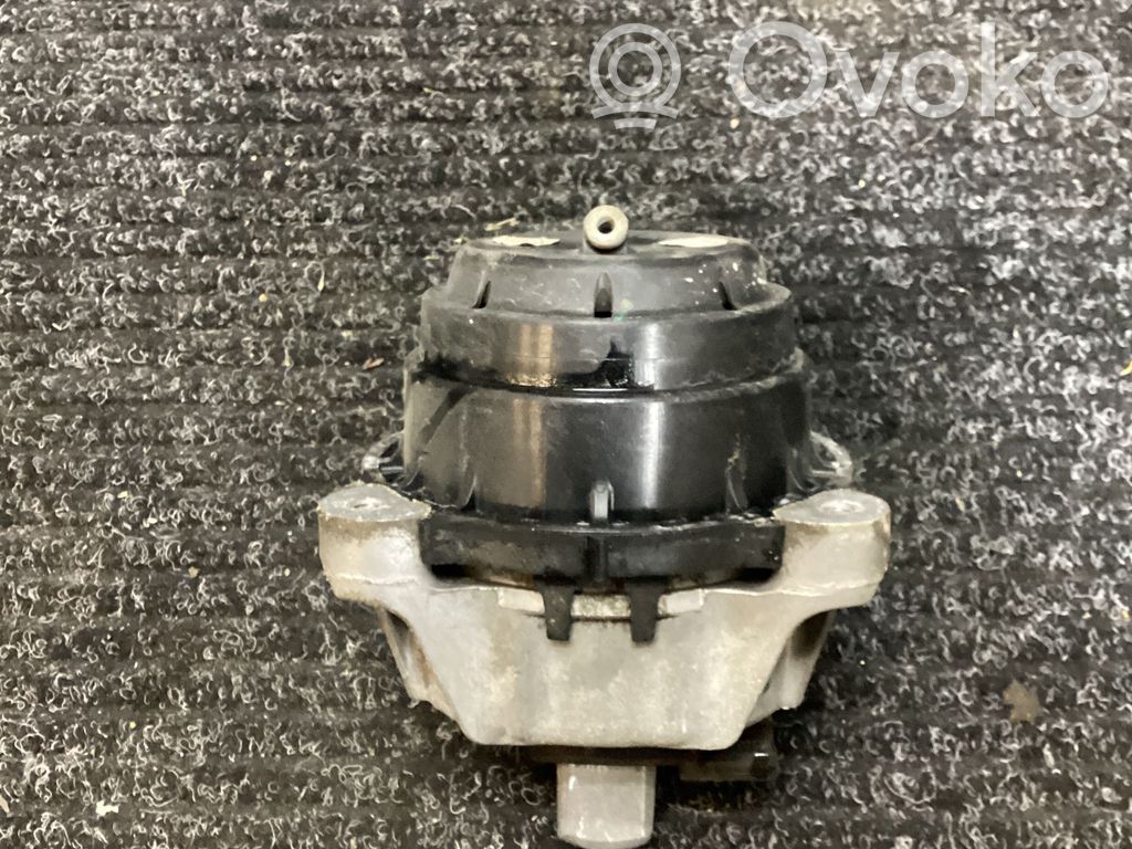 BMW 5 G30 G31 G38 Engine mount bracket 