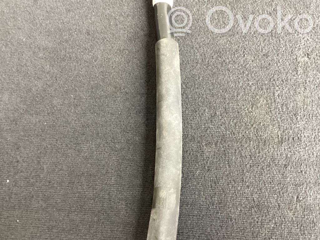 Audi e-tron Engine coolant pipe/hose 