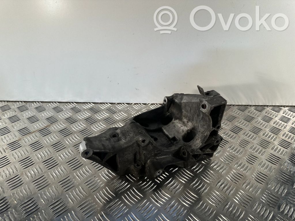 BMW 7 F01 F02 F03 F04 Generatoriaus kronšteinas 