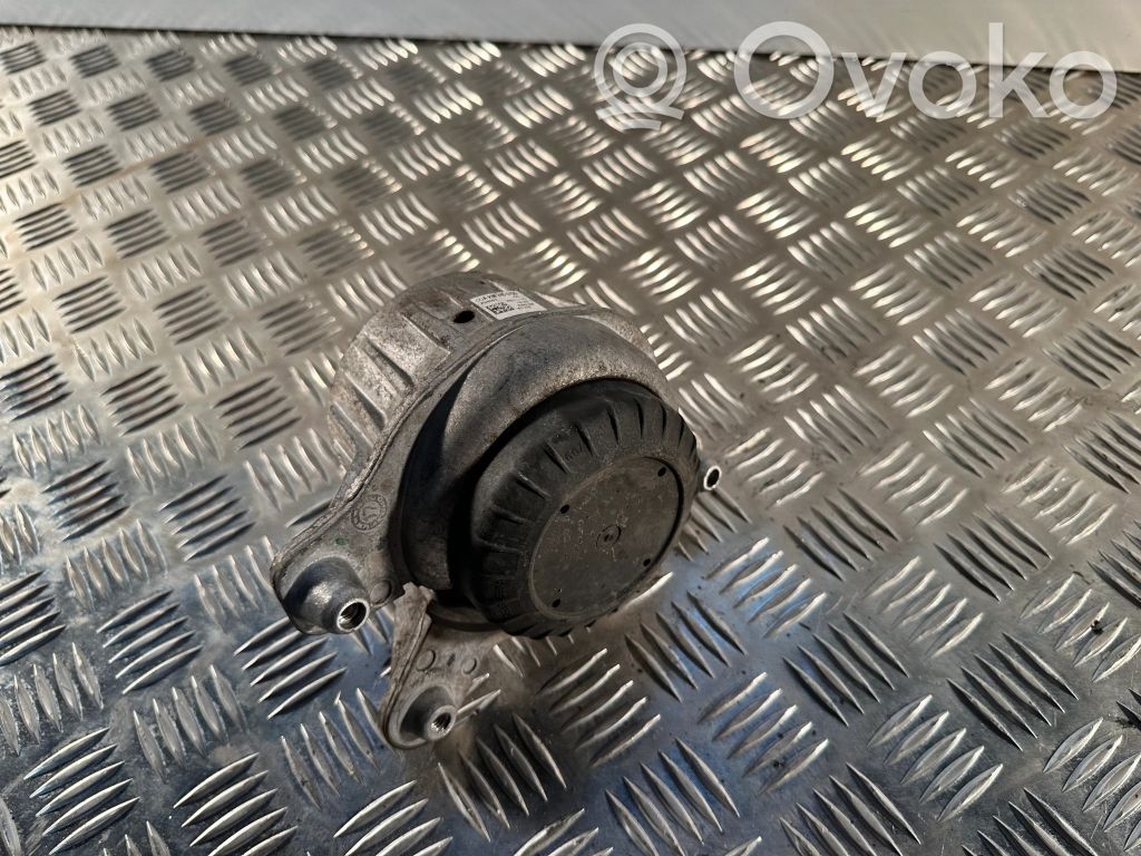 Mercedes-Benz E W238 Engine mount bracket 