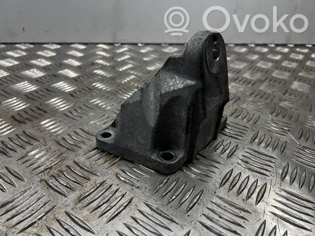 Lexus GS 300 350 430 450H Engine mounting bracket 