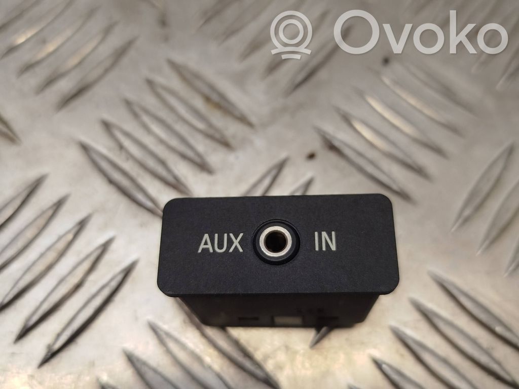 AUX-Anschluss   6986791