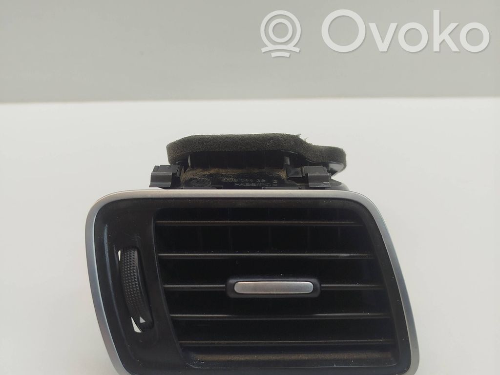 Volkswagen PASSAT B7 Grilă ventilație/ramă laterală bord 