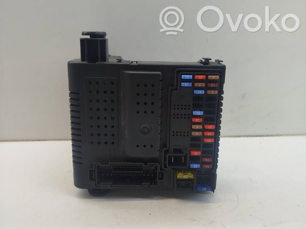 Volvo XC90 Fuse module 