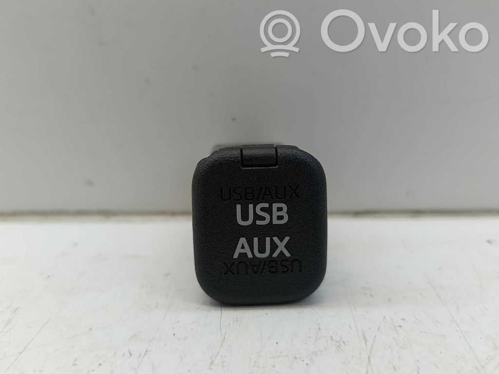 Enchufe conector entrada auxiliar   KD45669U0