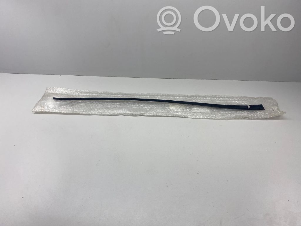 Tuulilasin lista   BM51A03179