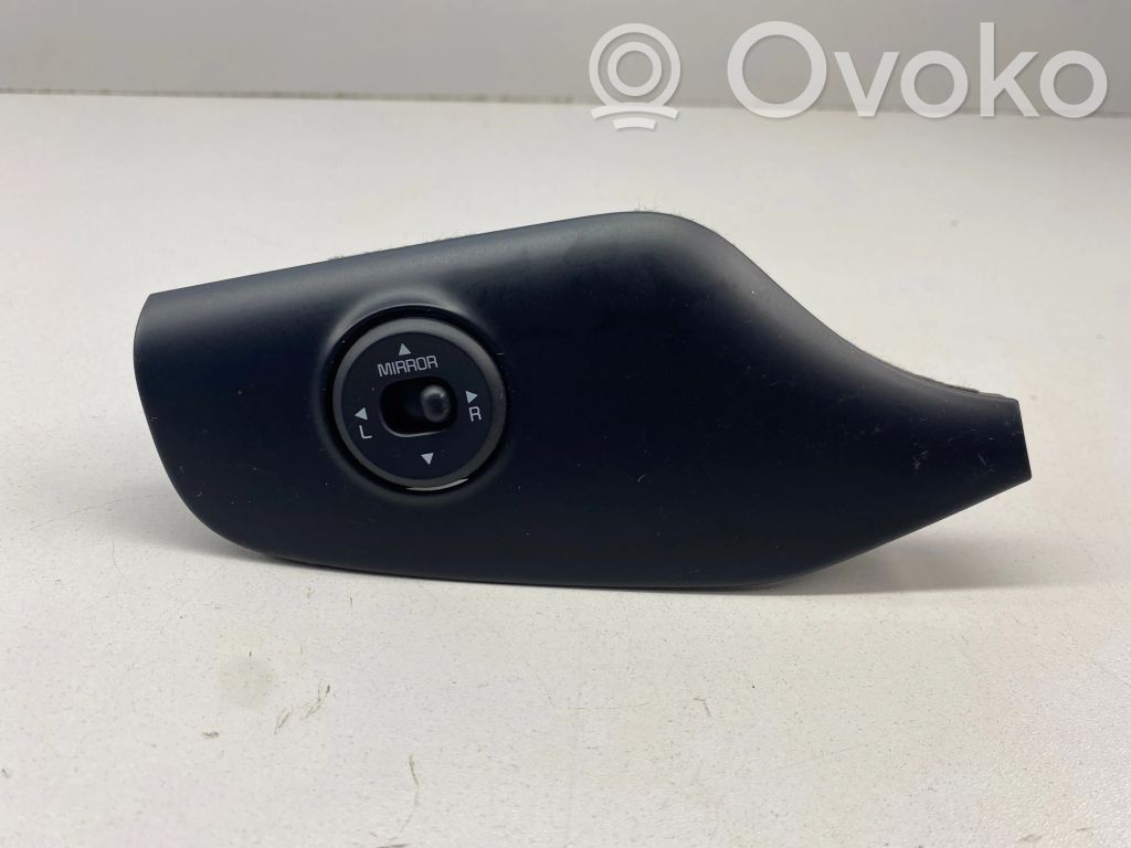 Wing mirror switch   93530A2000,49D4801000,84790