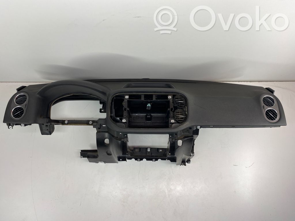 Volkswagen Tiguan Deska rozdzielcza 