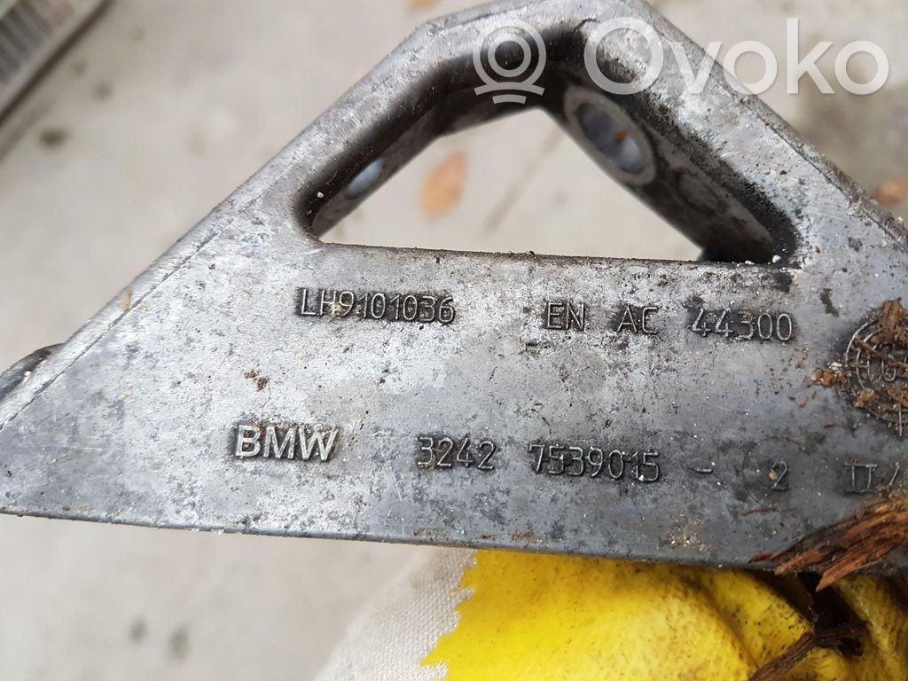 BMW 5 E60 E61 Ohjaustehostimen pumpun kannake 