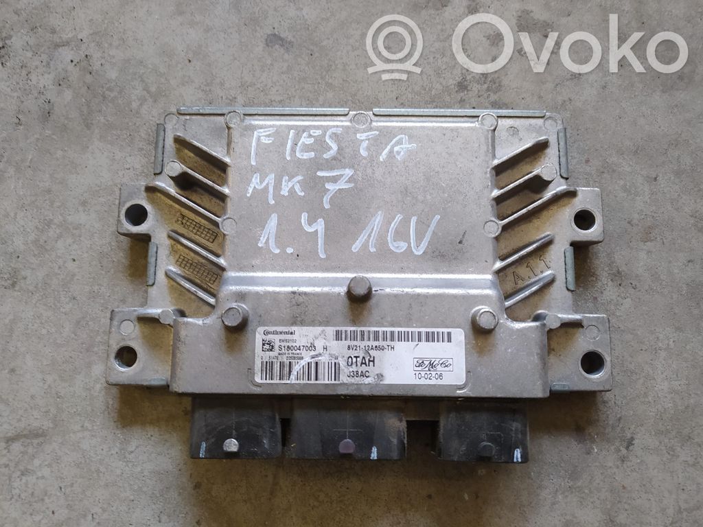 Unité de commande, module ECU de moteur   8V2112A650TH