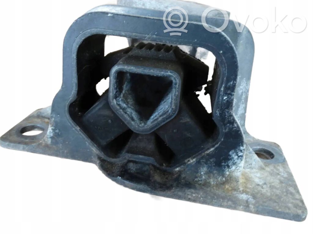 Renault Clio III Engine mount bracket 