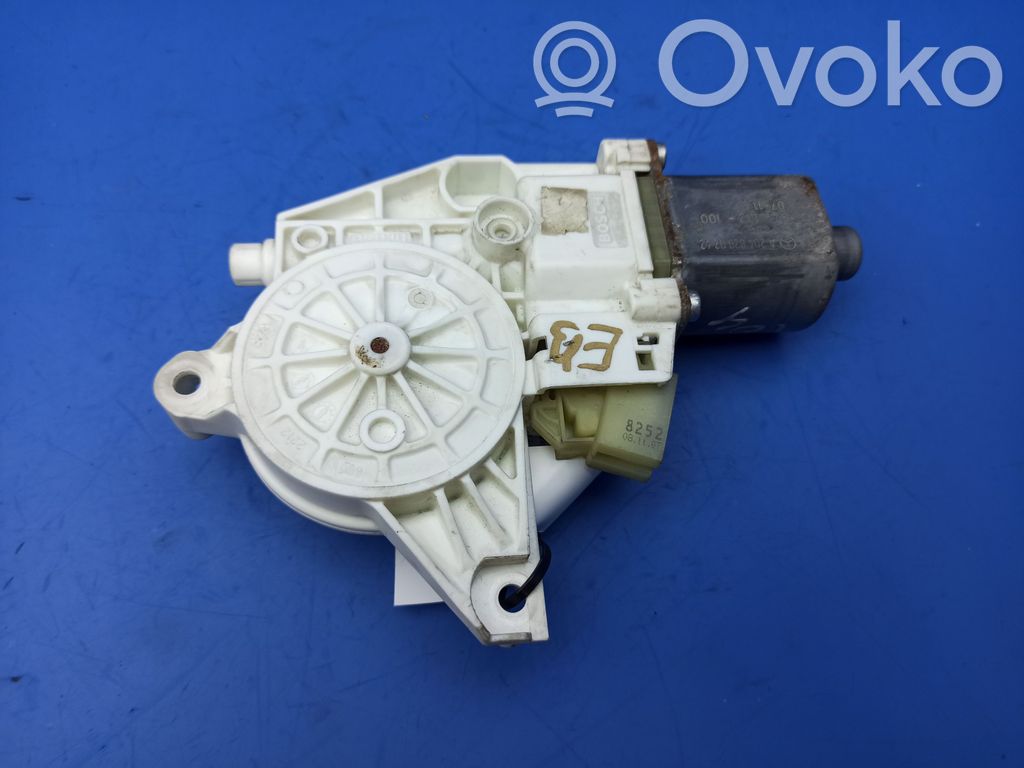 Mercedes-Benz C W204 Front door window regulator motor 