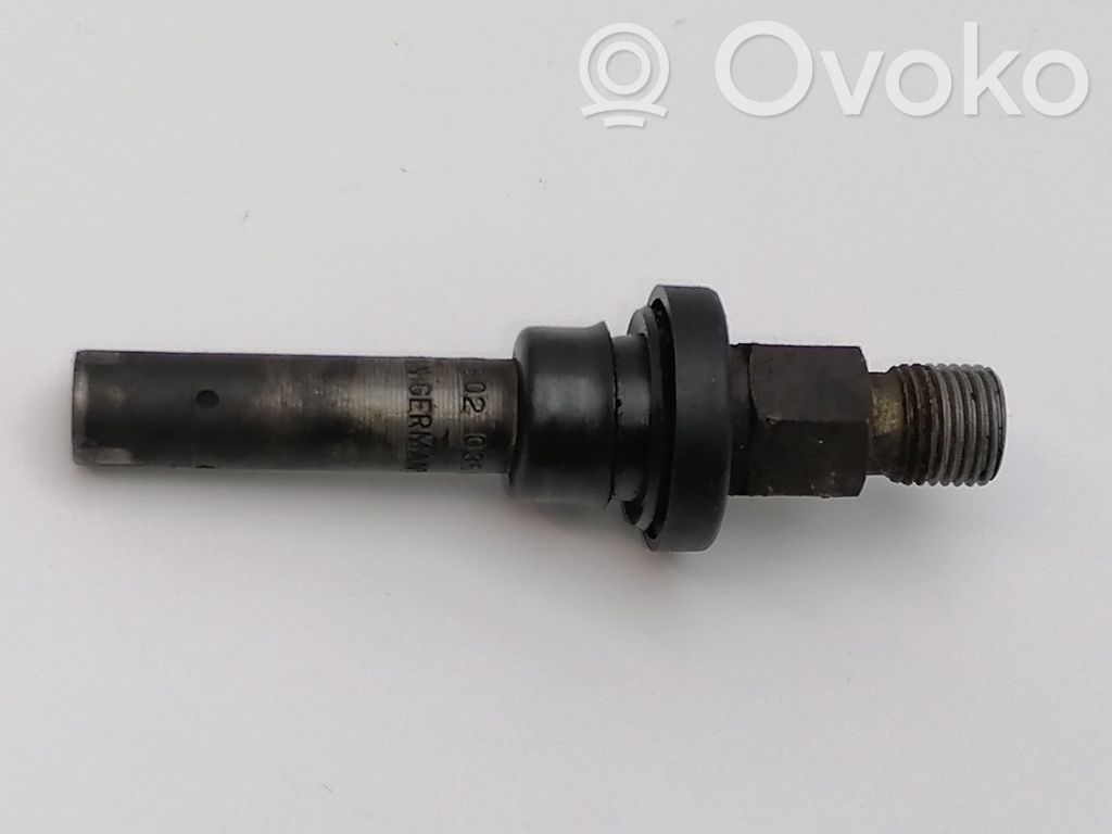 Mercedes-Benz 380 560SEC C126 Fuel injector 