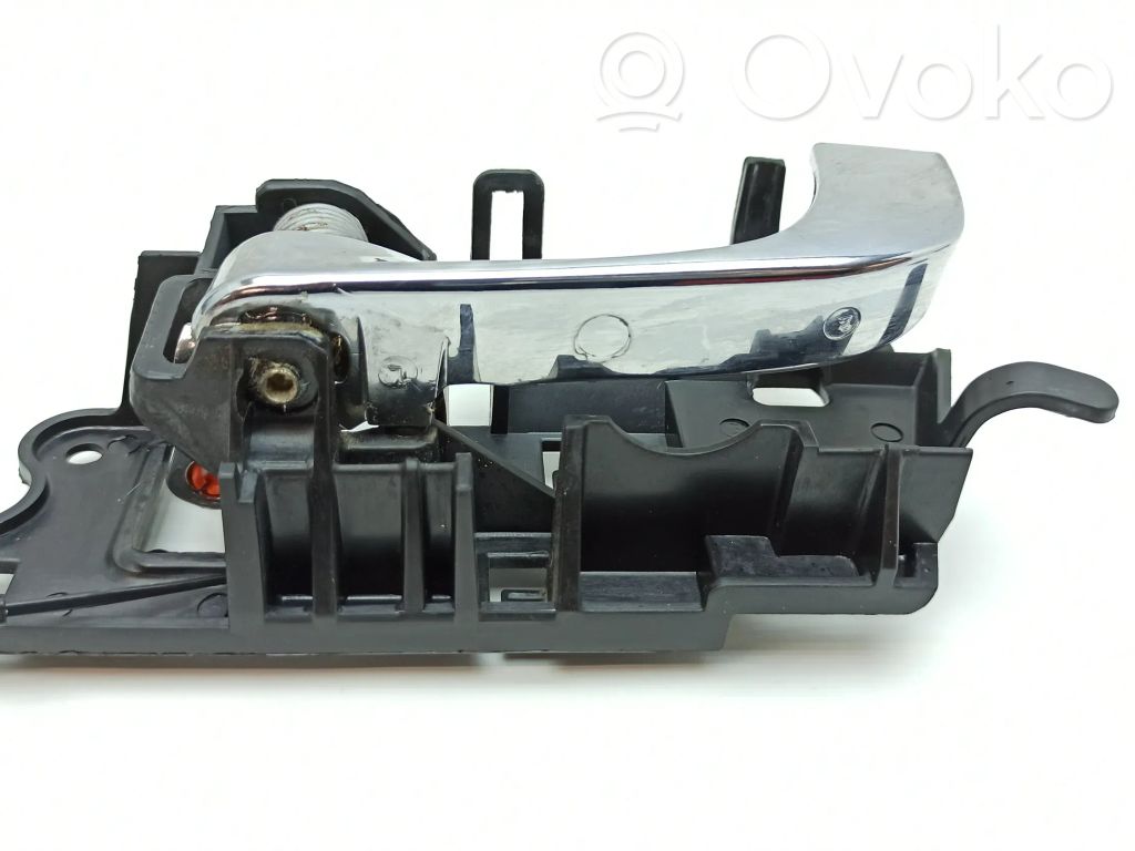 Cadillac SRX Front door interior handle 