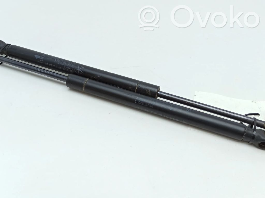 Jeep Grand Cherokee (WK) Rear window strut damper 