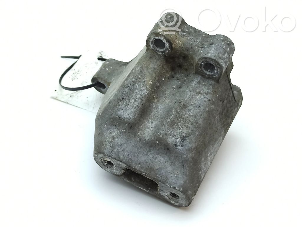 Chrysler 300 - 300C Engine mounting bracket 