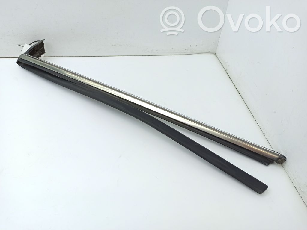 Mercedes-Benz CLK A209 C209 Listwa szyby tylnej 