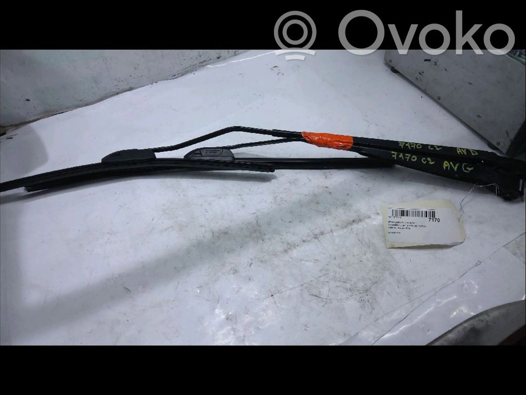 Front wiper blade arm