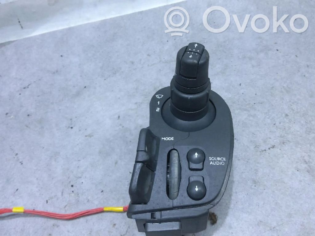 Renault Clio III Wiper control stalk 