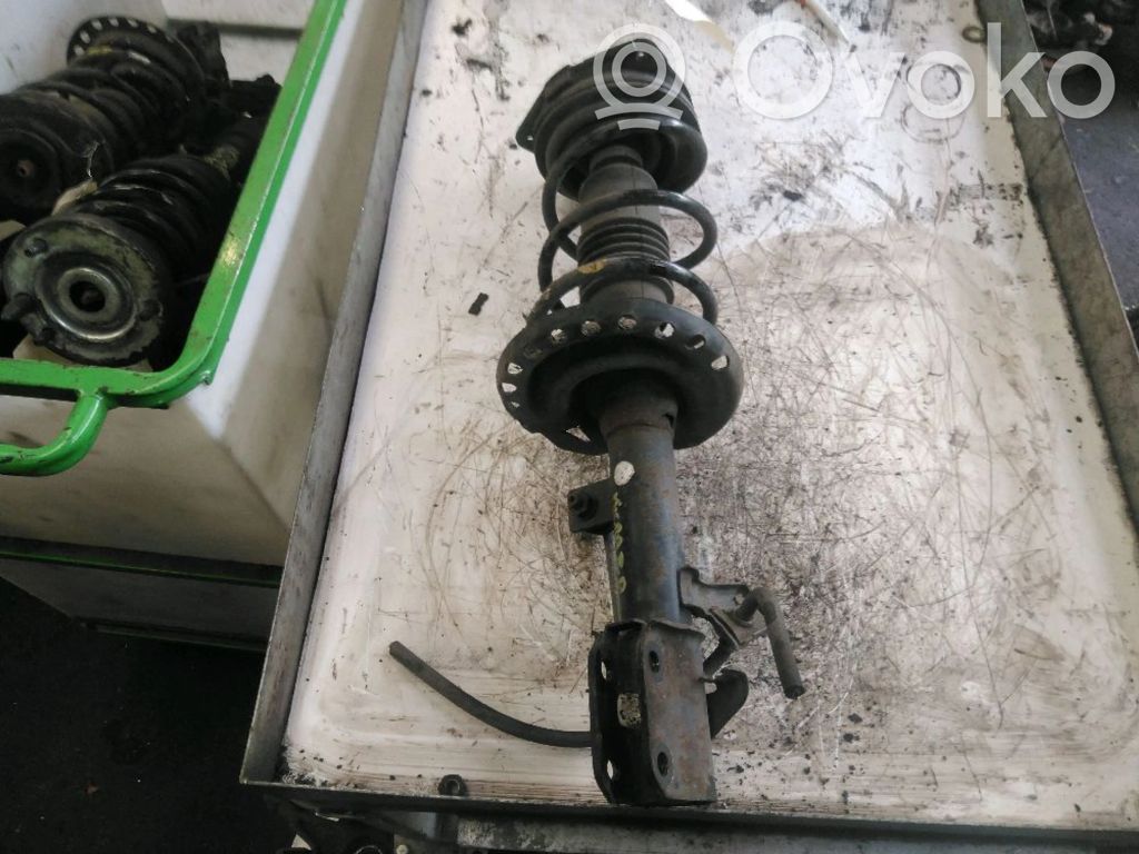 Nissan Micra Priekšpusē amortizators 