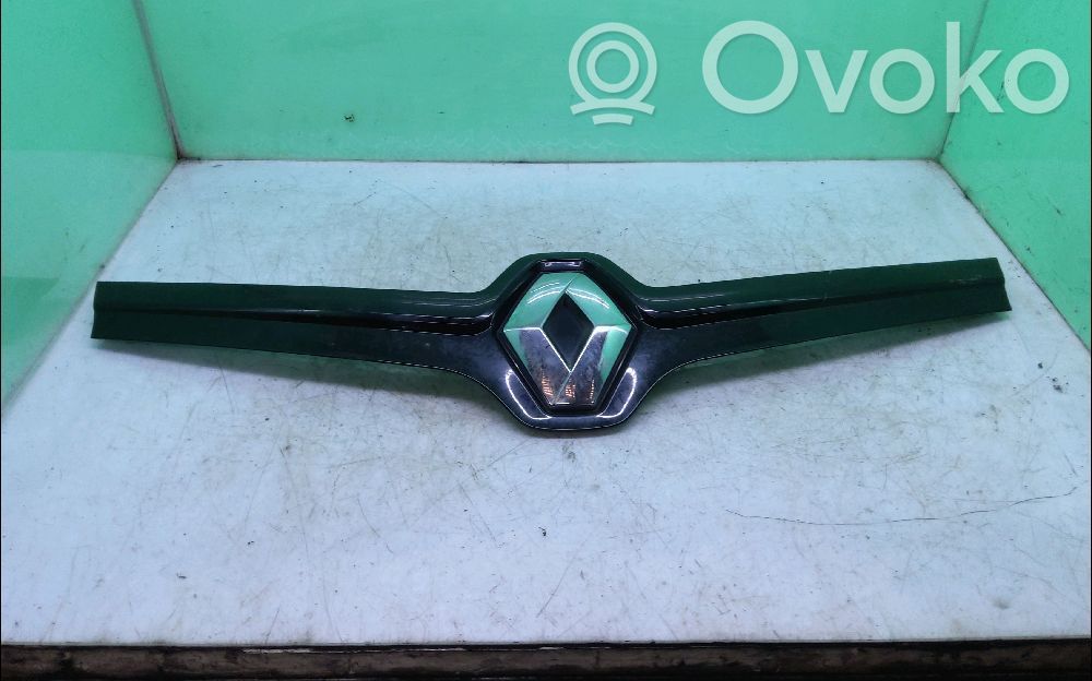 Renault Twingo II Etupuskurin ylempi jäähdytinsäleikkö 
