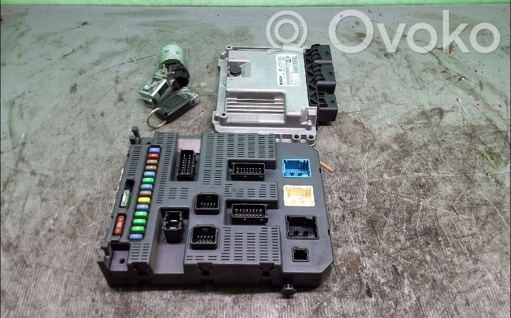 Peugeot 207 Kit cu ECU motor și set închidere uși 