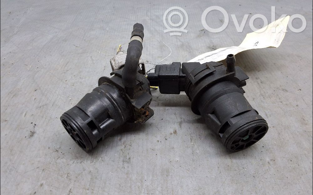 Mazda 3 I Windscreen/windshield washer pump 