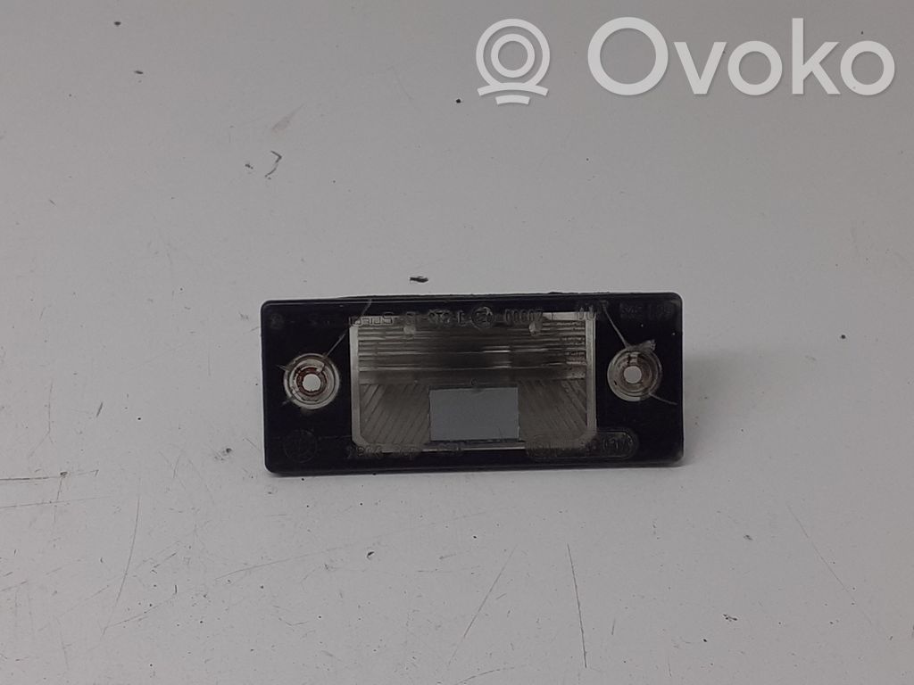 Volkswagen PASSAT B5.5 Lampa oświetlenia tylnej tablicy rejestracyjnej 