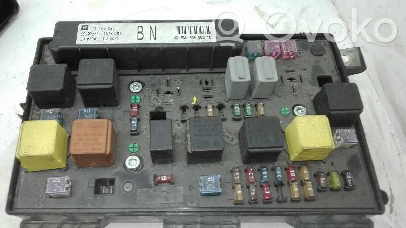 Opel Astra H Módulo de fusible 