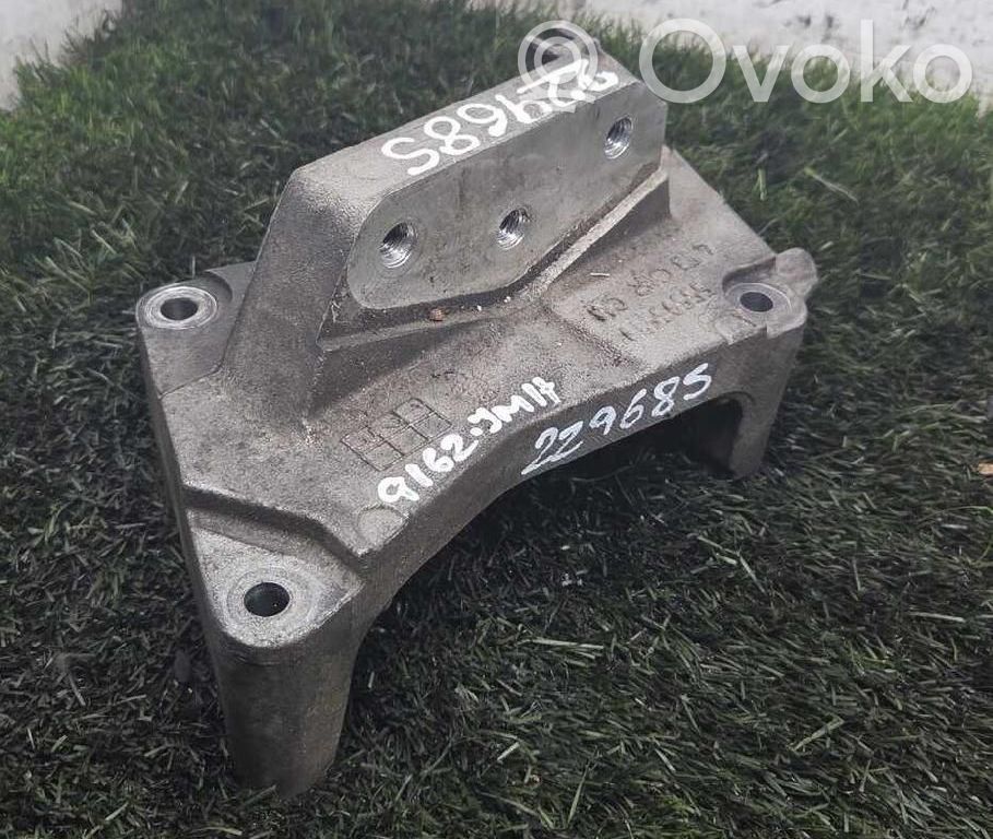 Opel Corsa E Moottorin kiinnikekorvake 