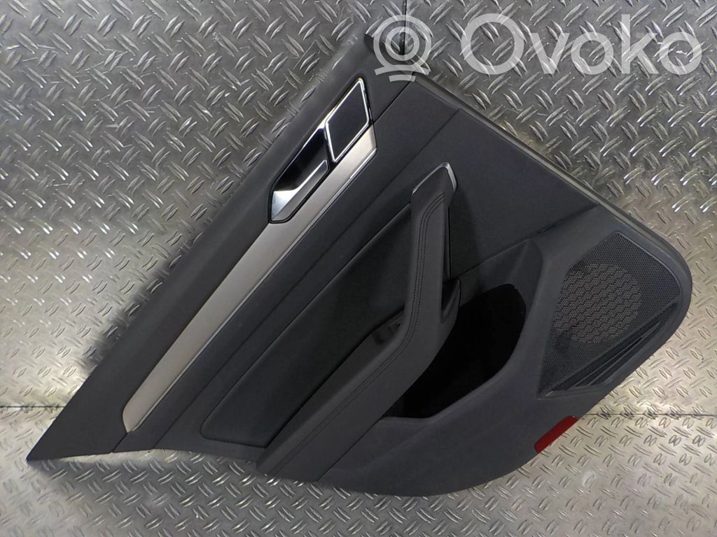 Volkswagen PASSAT B8 Boczek / Tapicerka drzwi tylnych 