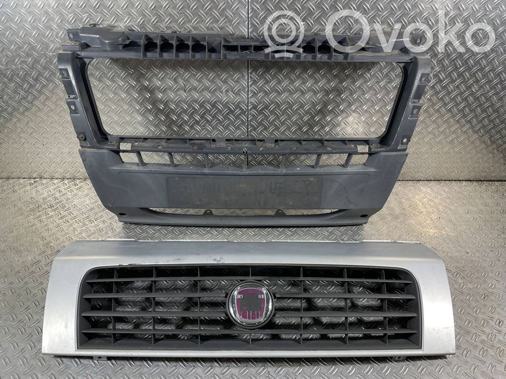 Fiat Ducato Grotelės viršutinės 