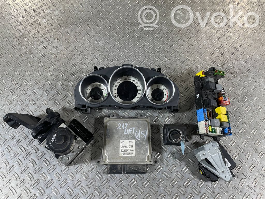 Mercedes-Benz E W212 Engine ECU kit and lock set 
