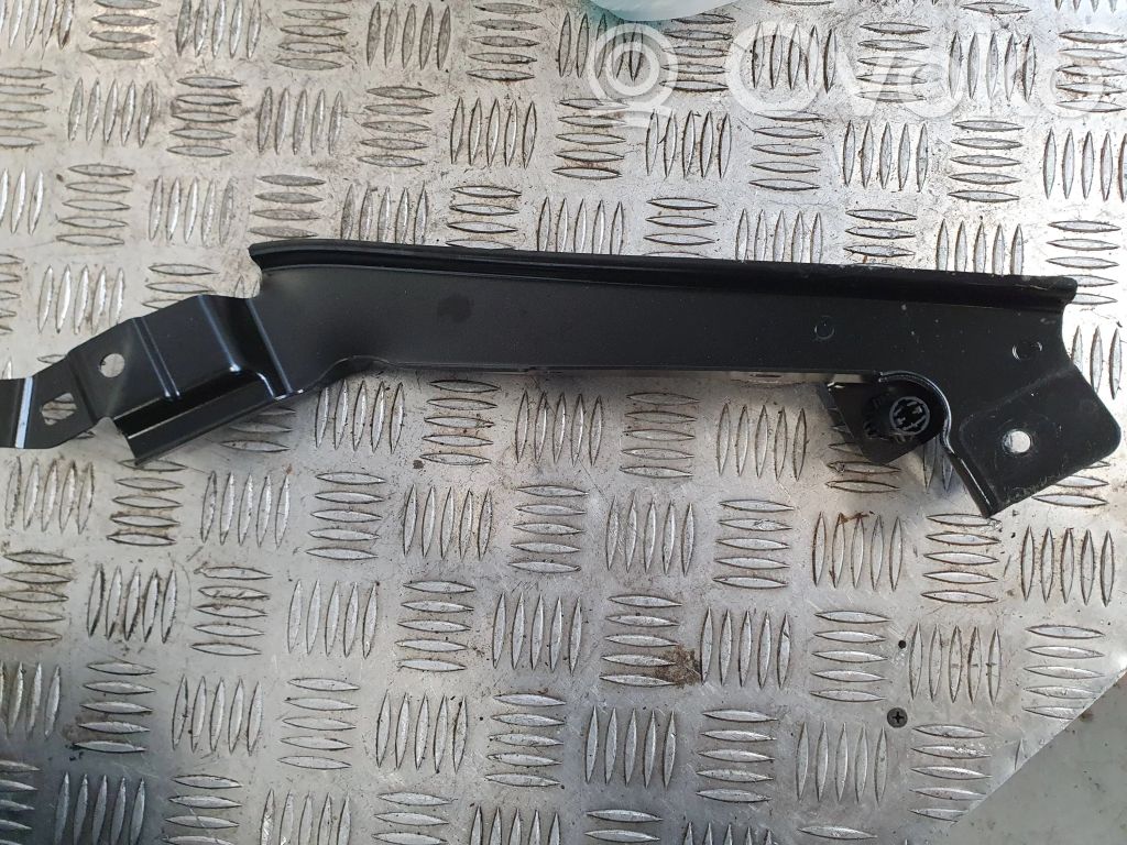 Renault Megane E-Tech Headlight/headlamp mounting bracket 