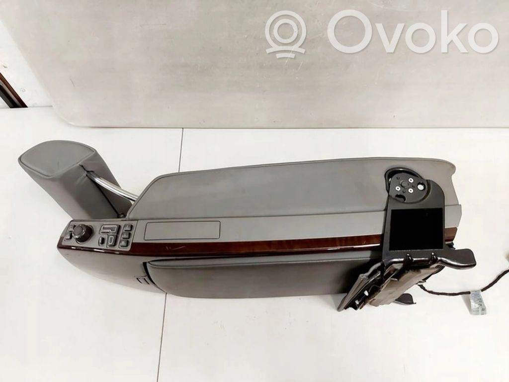 Apoyabrazos del asiento trasero