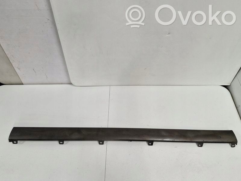 Fiat 500L Kynnyksen/sivuhelman lista 