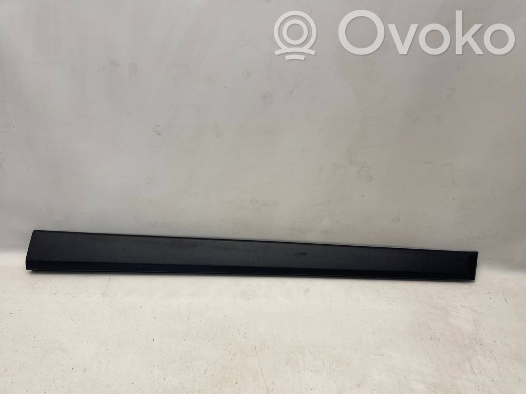 KIA Stonic Listón embellecedor de la puerta delantera (moldura) 