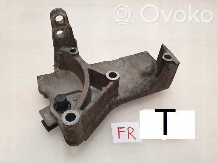 Renault Megane III Engine mounting bracket 