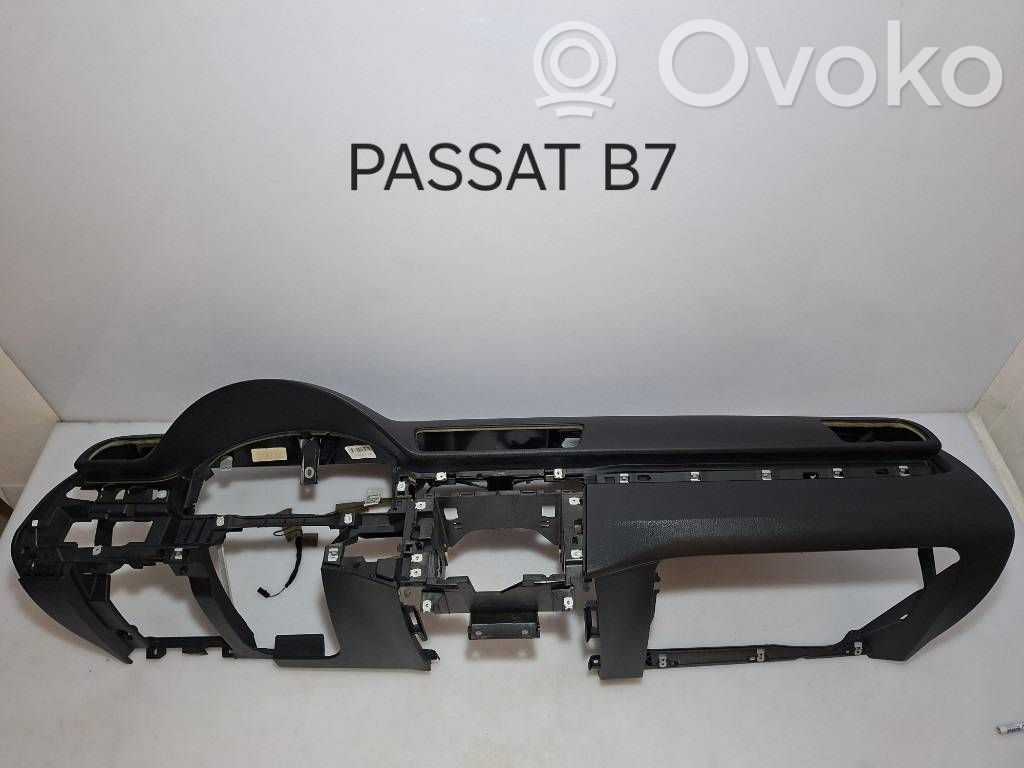 Volkswagen PASSAT B7 Kojelauta 